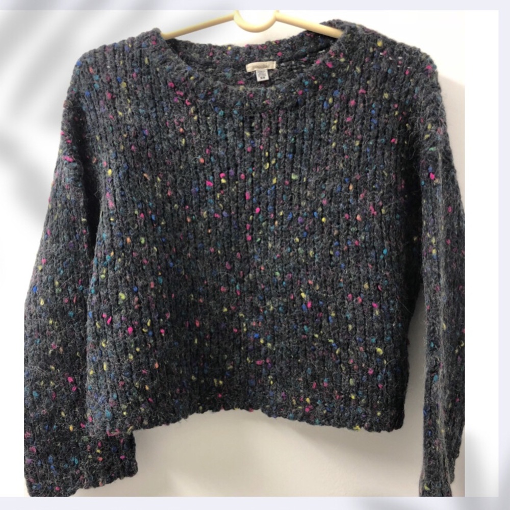 Woman cropped sweater